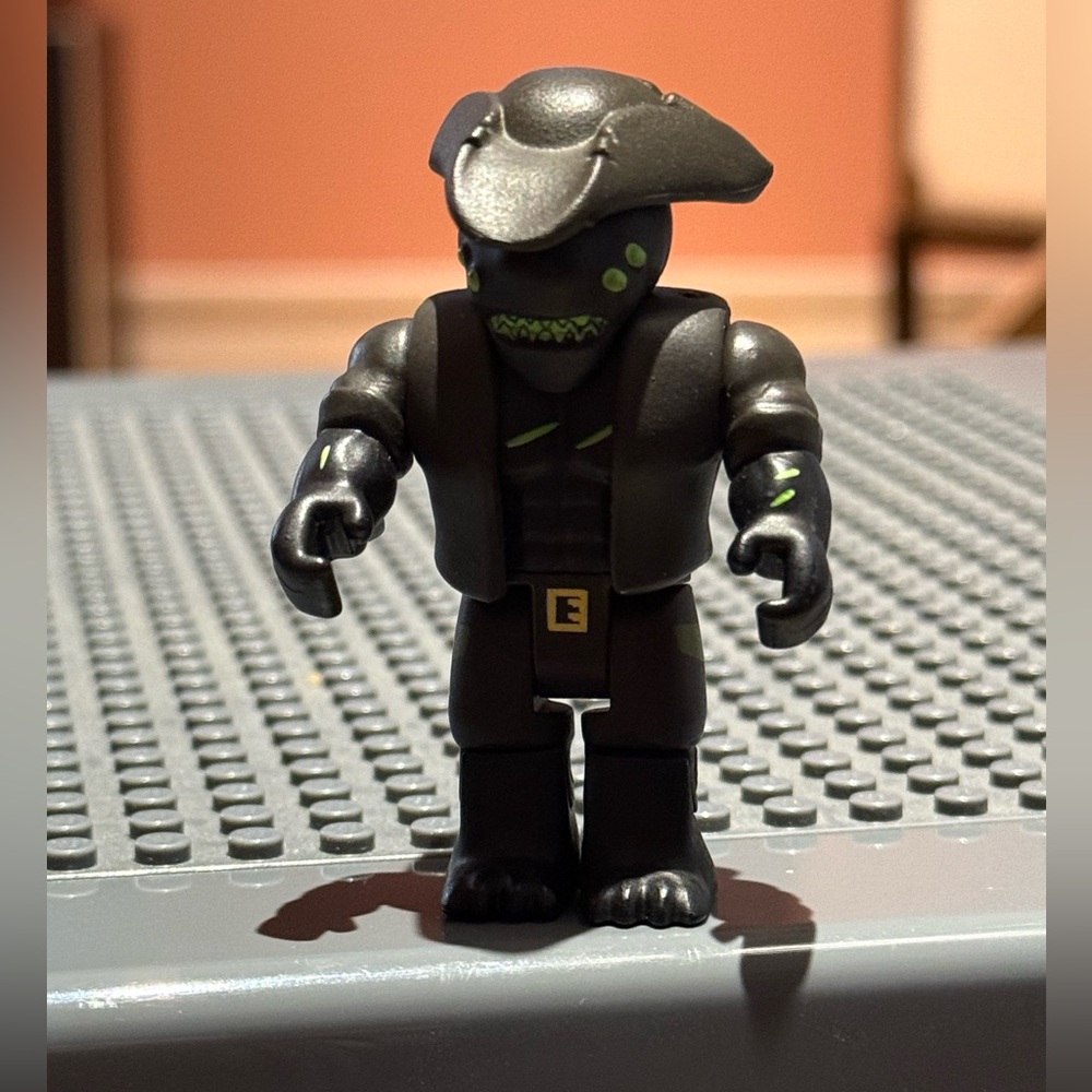 Roblox A Pirate's Tale Shark People Mega Jaw Action Figure